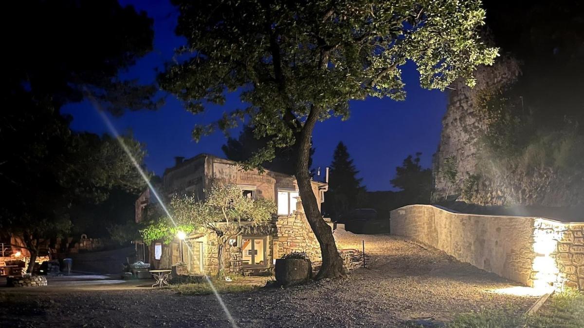 Le Castellas - Gite En Pleine Nature Montmirat Exterior foto